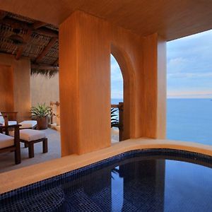 Oceanfront King Suite